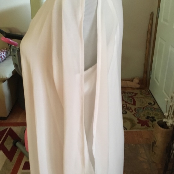 White tunic, open sleeves - Picture 2 of 3